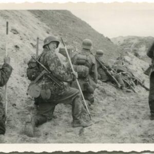 Photograph Waffen SS men wearing Tarnjacke 2.