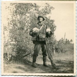 Photograph Waffen SS man wearing Tarnjacke 3.