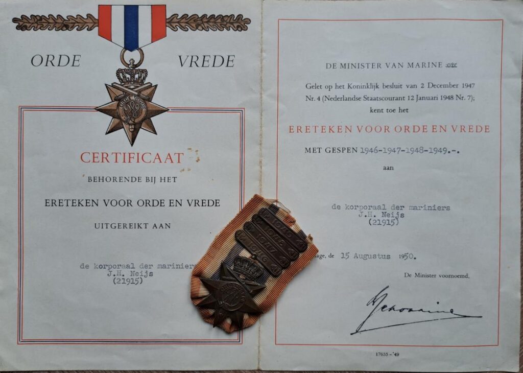 Orde en Vrede (Order and Peace) Medal with FOUR Year Clasps, with certificate.