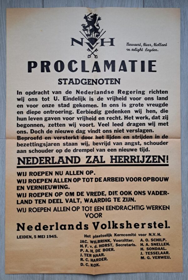 Originele Nederlandse proclamatie uit Leiden in nieuwstaat 5 mei 1945. - Original Dutch proclamation from Leiden in new condition.